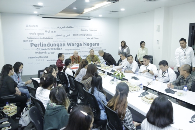 Kemlu Pulangkan 14 WNI Korban Kasus Pengantin Pesanan dari China